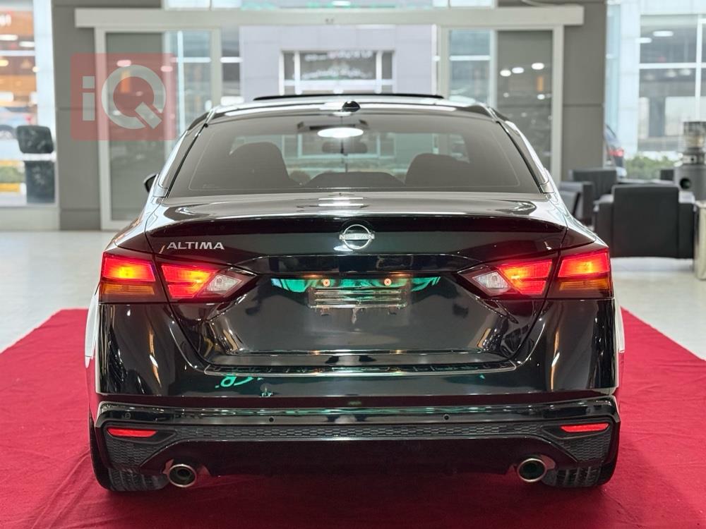 نيسان ألتيما